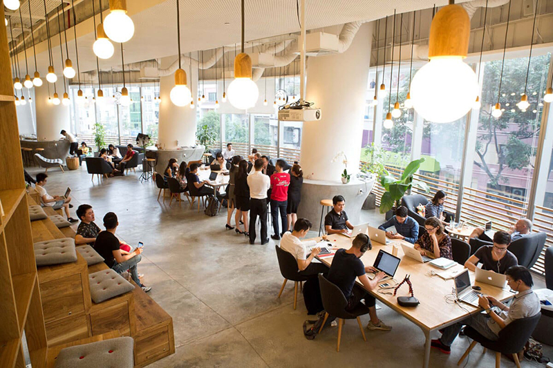 Không gian quán cafe văn phòng thông thoáng, nhẹ nhàng